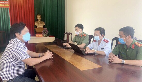 Đến 9/6 tháng đầu năm 2021, lực lượng Công an tỉnh và Sở TT&TT Hà Tĩnh xử phạt 10 trường hợp đăng tin sai sự thật trên mạng xã hội.