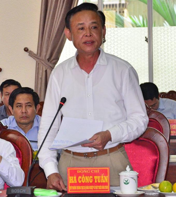 Thứ trưởng Thường trực Bộ NN-PTNT Hà Công Tuấn đề nghị tỉnh Vĩnh Long tập trung tái đàn lợn. Ảnh: Minh Đảm.