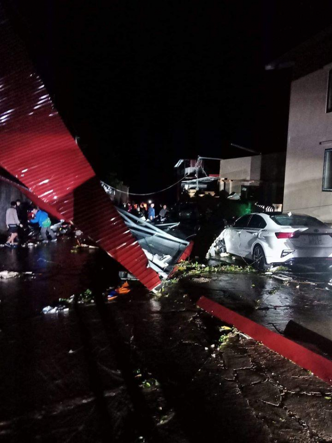 Một vụ tai nạn giao thông do mưa giông tối 2/3. Ảnh: CTV.