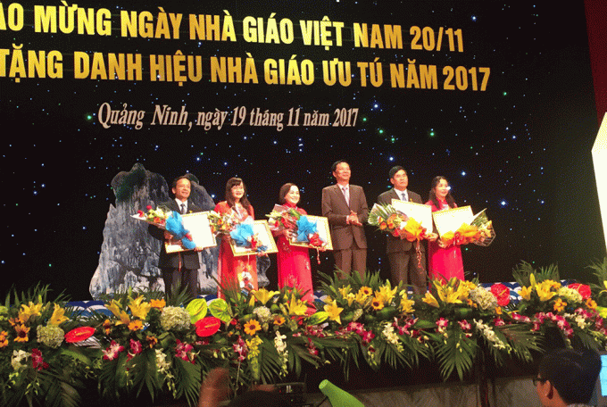 Tỉnh Quảng Ninh tổ chức trao danh hiệu Nhà giáo ưu tú năm 2017. Ảnh: Sở GĐ-ĐT Quảng Ninh.
