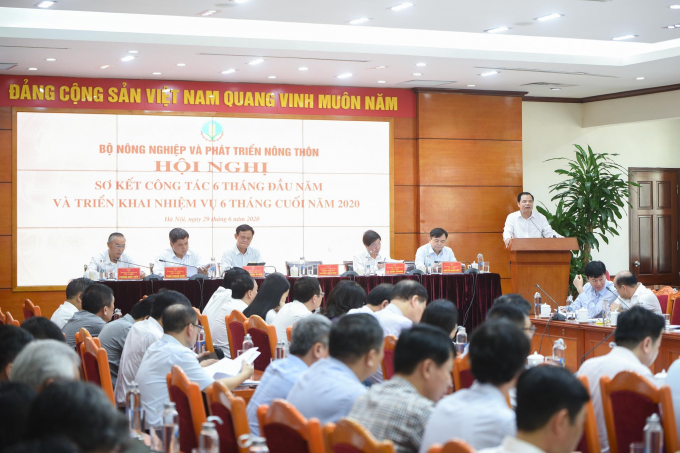 Hội nghị Sơ kết công tác 6 tháng đầu năm và triển khai nhiệm vụ 6 tháng cuối năm 2020 của Bộ NN-PTNT diễn ra sáng 29/6. Ảnh: Tùng Đinh.