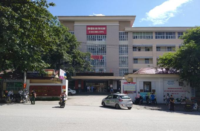 2 bệnh nhân ăn lá ngón được điều trị tại Bệnh viện Đa khoa tỉnh Hà Giang. Ảnh: Lê Hoàn.
