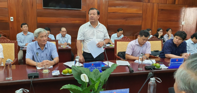 Ông Nguyễn Tăng Bính (đứng giữa) được phân công phụ trách, điều hành UBND tỉnh Quảng Ngãi. Ảnh: Lê Khánh.