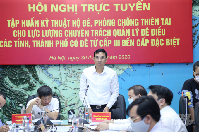 Ông Vũ Xuân Thành, Phó Tổng cục trưởng Tổng cục Phòng, chống thiên tai phát biểu tại Hội nghị vào sáng 30/7. Ảnh: Minh Phúc.