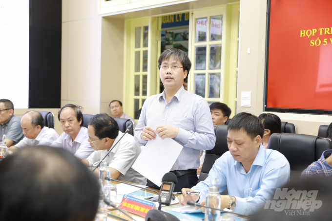 Ông Mai Văn Khiêm - Giám đốc Trung tâm Dự báo Khí tượng Thủy văn Quốc gia thông tin về diễn biến bão số 5. Ảnh: Minh Phúc.