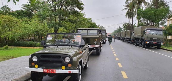 Đoàn xe di linh ở ngoài Nhà Nhà tang lễ Bệnh viện Quân y 268. Ảnh: QĐND.