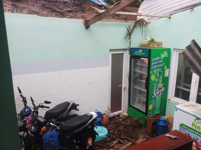 Nhiều nhà người dân ở huyện Lý Sơn đã bị tốc mái. Ảnh: TL.
