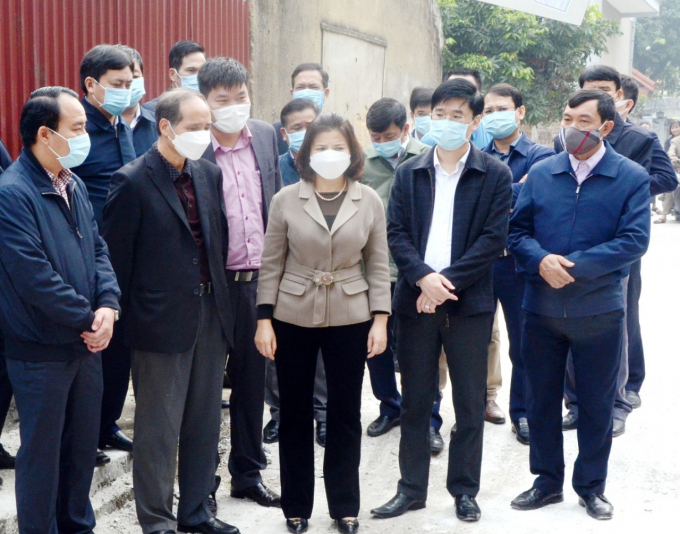 Lãnh đạo tỉnh Bắc Ninh đi kiểm tra tình hình phòng, chống dịch bệnh trên động vật năm 2020. Ảnh: CNTYBN.