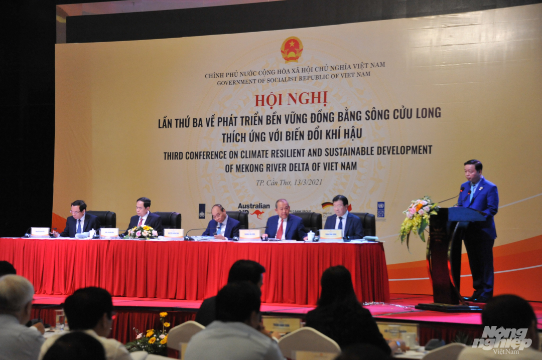 Bộ trưởng Bộ TN-MT Trần Hồng Hà phát biểu tại Hội nghị sơ kết 3 năm thực hiện Nghị quyết số 120/NQ-CP. Ảnh: Lê Hoàng Vũ.