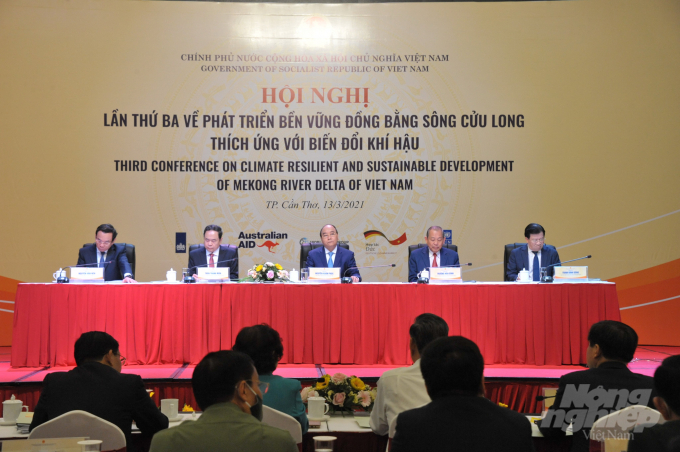 Thủ tướng Chính phủ Nguyễn Xuân Phúc chủ trì Hội nghị sơ kết 3 năm thực hiện Nghị quyết số 120/NQ-CP. Ảnh: Lê Hoàng Vũ.