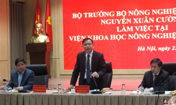 Bộ trưởng Nguyễn Xuân Cường đánh giá cao những đóng góp vô cùng lớn của VAAS cho đất nước, ngành nông nghiệp trong nhiều thời kỳ lịch sử. Ảnh: Lê Bền.