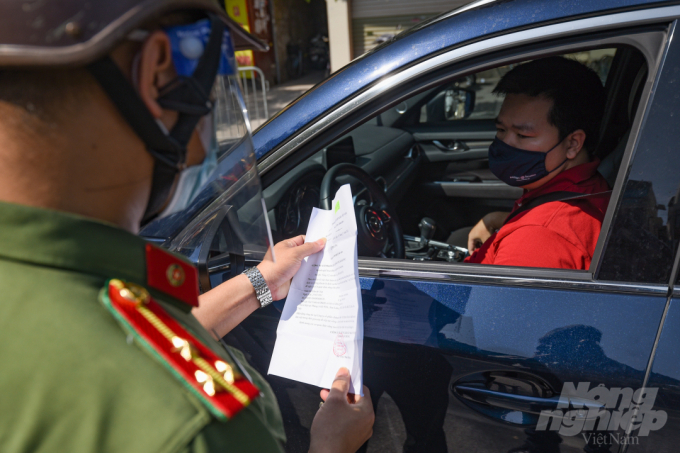 TP. Hà Nội công bố mẫu giấy tờ sử dụng cho một số đối tượng đủ điều kiện lưu thông trên địa bàn Thành phố trong thời gian giãn cách xã hội. Ảnh: Tùng Đinh.