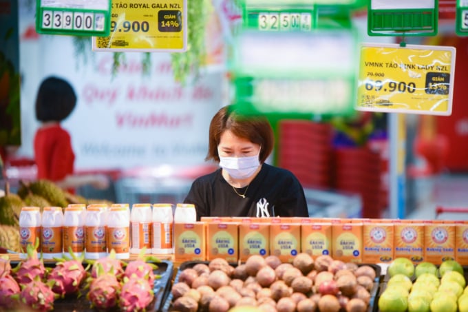 Hàng hóa ở các siêu thị tại Hà Nội vẫn khá dồi dào. Ảnh: Tùng Đinh.