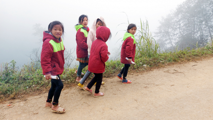 Học sinh vùng cao huyện Bắc Hà, Si Ma Cai còn nhiều khó khăn, cần sự giúp đỡ, ủng hộ của các tổ chức, cá nhân để đường đến trường mùa đông bớt lạnh.