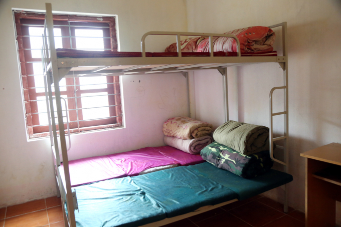 Lùng Phình là xã rét nhất huyện Bắc Hà, nên giường của học sinh bán trú có đủ đệm và mỗi học sinh có 2 chăn ấm.