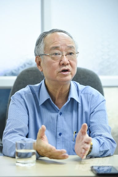 Theo nhà văn Nguyễn Như Phong, muốn chống các băng nhóm tội phạm có tổ chức cần cả biện pháp quy trách nhiệm người đứng đầu. Ảnh: Tùng Đinh.