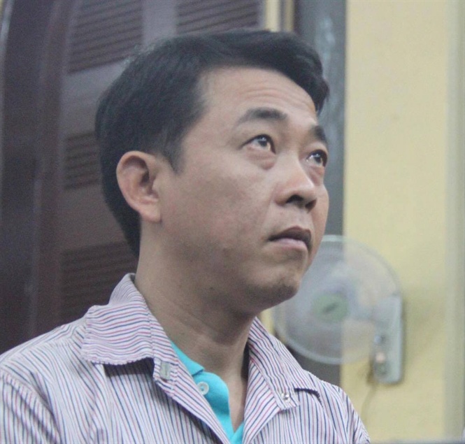 Nguyễn Minh Hùng, cựu Chủ tịch HĐQT kiêm Tổng giám đốc Công ty VN Pharma thẫn thờ nghe đọc bản án