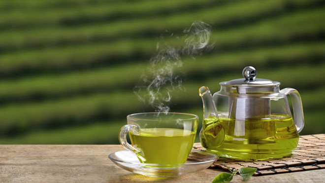 Hãy dùng trà xanh thay cho các loại nước uống có gas. Ảnh: TL.