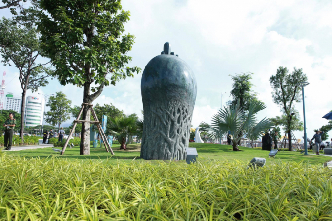 Tác phẩm đại diện Việt Nam trong Vườn tượng APEC.
