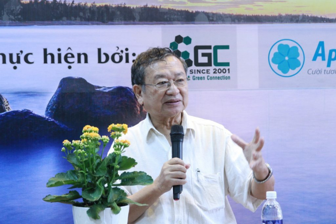 Bác sĩ - nhà văn Đỗ Hồng Ngọc sinh năm 1940 tại Phan Thiết - Bình Thuận.