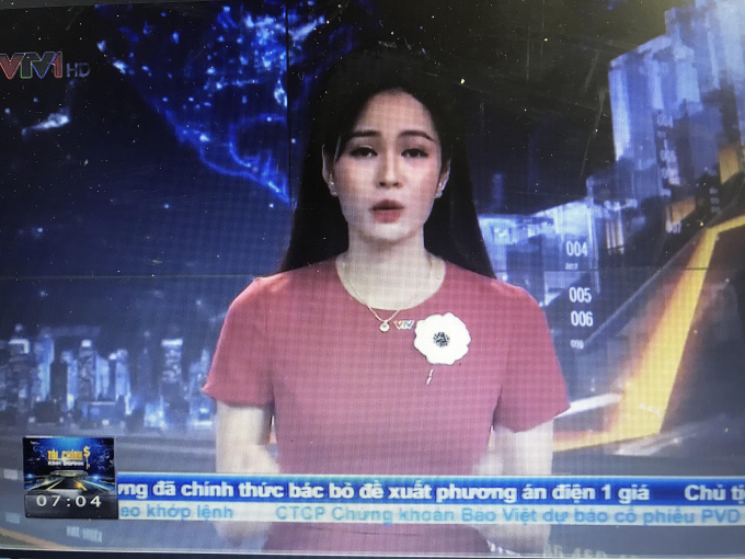 BTV Thu Hương thay mặt VTV1 đọc lời xin lỗi sáng 19/8.
