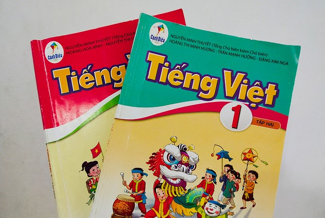 Bộ sách Tiếng Việt lớp 1 do nhóm Cánh Diều biên soạn, bị dư luận phản ứng gay gắt.
