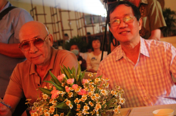 Hai giám khảo: ca sĩ Nhất Sinh và nhạc sĩ Nguyễn Đức Trung.