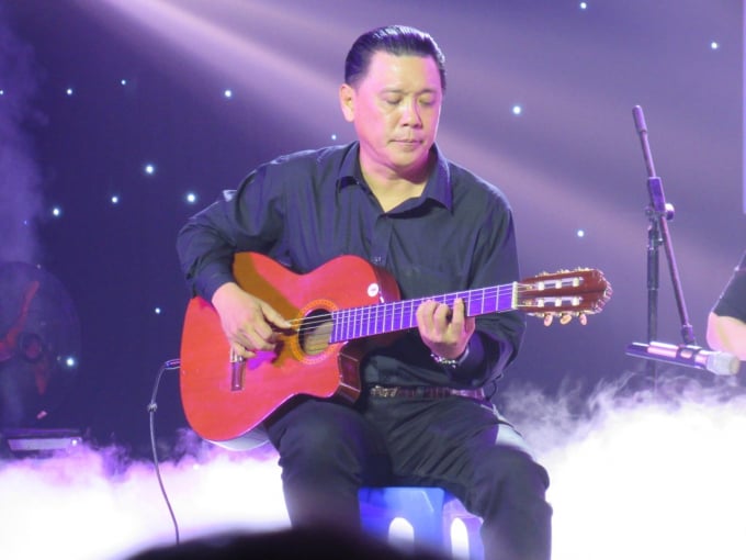 Nghệ sĩ guitar Hoàng Minh.