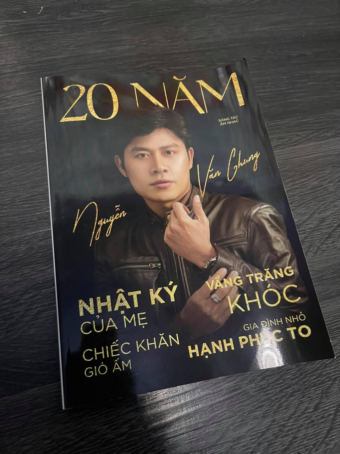 Cuốn sách kỷ niệm 20 năm sáng tác của nhạc sĩ Nguyễn Văn Chung.