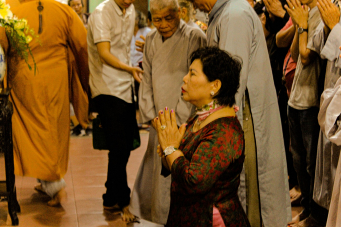 Nữ đại gia Lê Thị Giàu rất tích cực với các hoạt động viếng chùa lễ Phật.