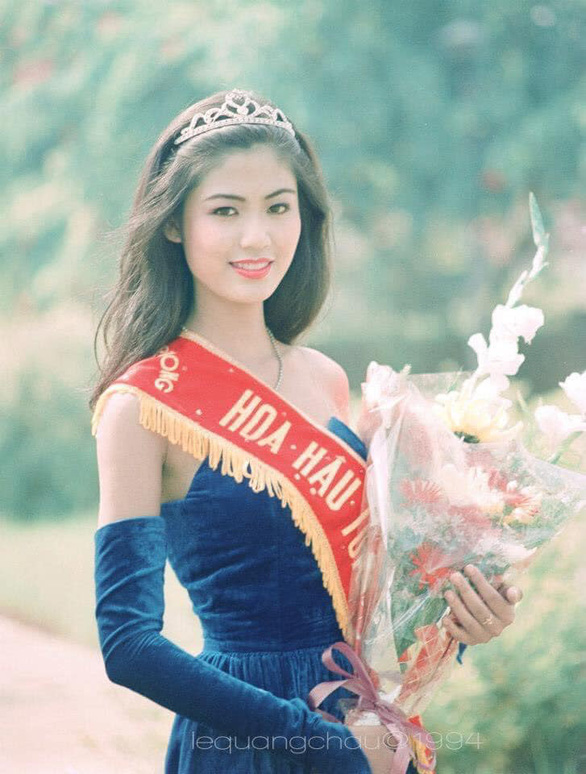 Hoa hậu Nguyễn Thu Thủy lúc đăng quang Hoa hậu Việt Nam 1994.