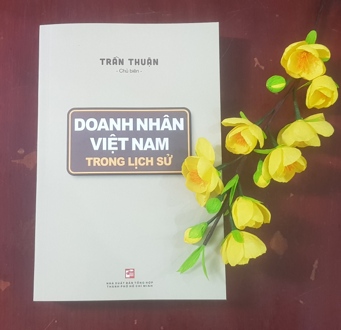 Cuốn sách tôn vinh doanh nhân Việt Nam nhân ngày 13/10.