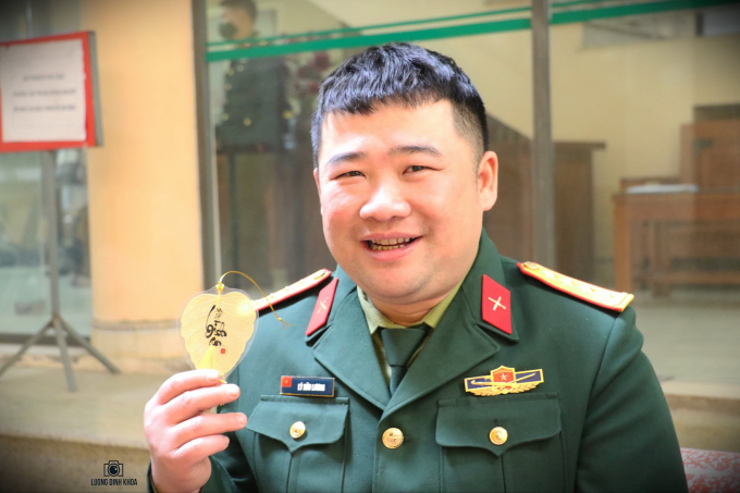 Tác giả Lý Hữu Lương đang công tác tại tạp chí Văn Nghệ Quân Đội.