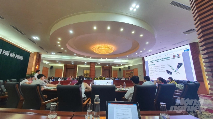 A meeting relating to the OCOP programme held between enterprises, cooperatives, production units with local authority in Hai Phong City in July. Photo: Dinh Muoi.