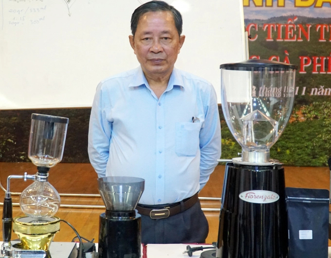 Nguyen Nam Hai, deputy chairman of Vietnam Coffee and Cocoa Association (VICOFA) shares information of the domestic and global coffee consumption.  Photo: Nguyen Thuy.