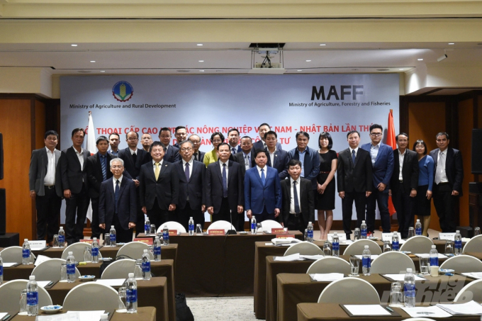 Delegates in a group photo after the 5th high-level dialogue on agriculture between Viet Nam and Japan on December 12. Photo: Tung Dinh.