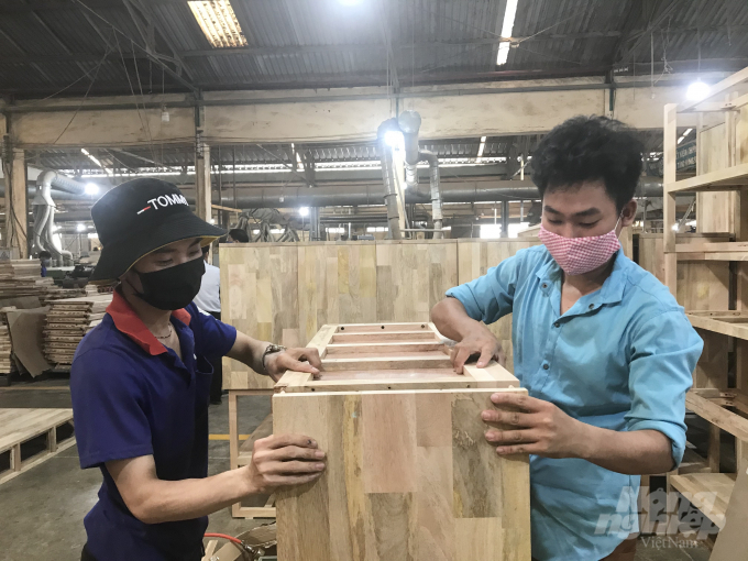 Export turnover of wood and wood products exceeded US$1.5 billion a month for the first time. Photo: Thanh Son.