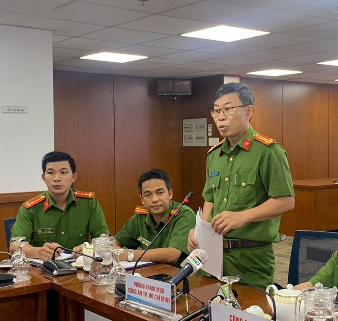 Thượng tá Nguyễn Thế Lâm, Phó trưởng phòng Tham mưu, Công an TP.HCM thông tin kết quả điều tra ban đầu vụ phóng hỏa khiến 3 người tử vong. Ảnh: Tân Tiến.