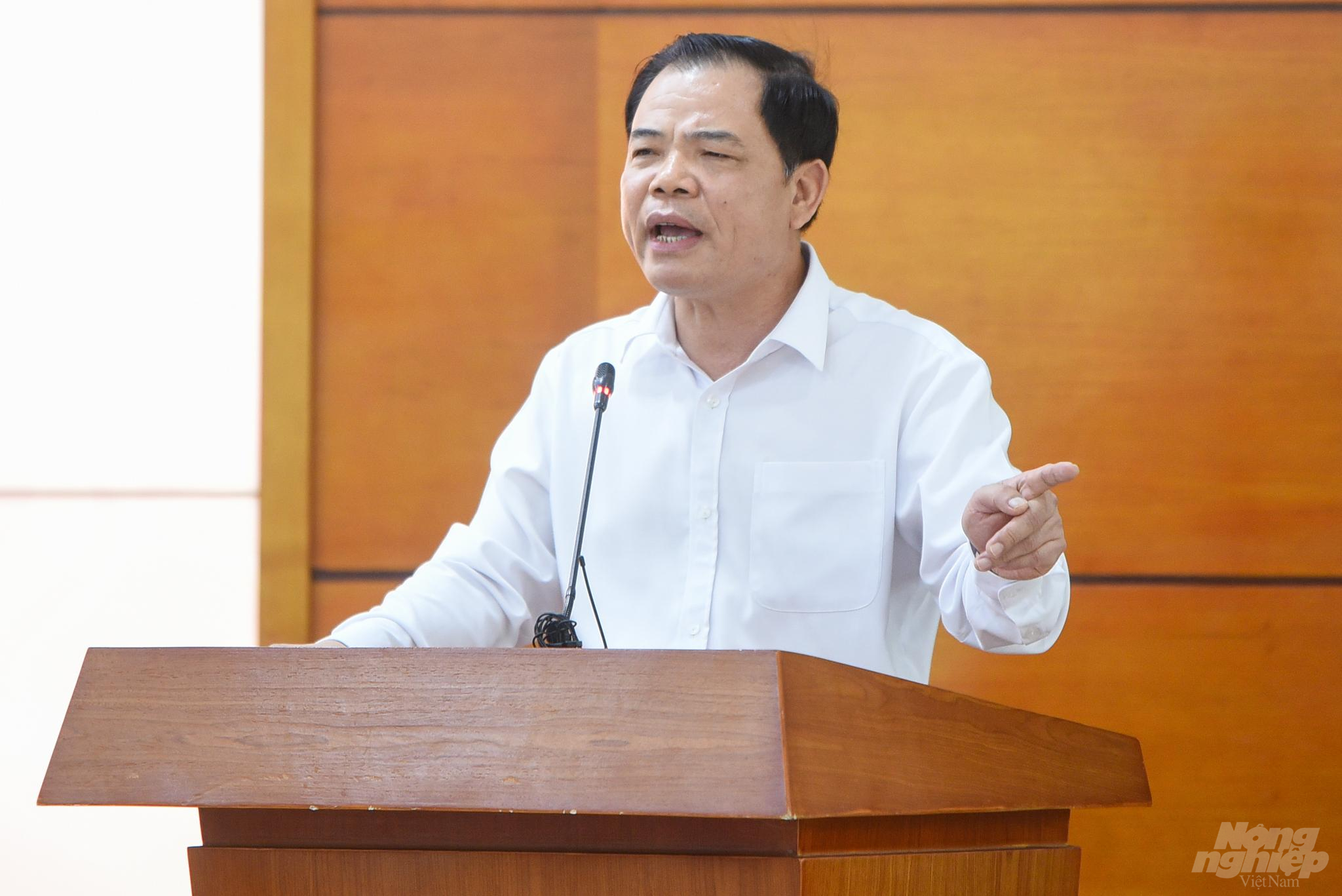 Bộ trưởng Bộ NN-PTNT Nguyễn Xuân Cường chỉ đạo Hội nghị Sơ kết công tác 6 tháng đàu năm và triển khai nhiệm vụ 6 tháng cuối năm 2020. Ảnh: Tùng Đinh.