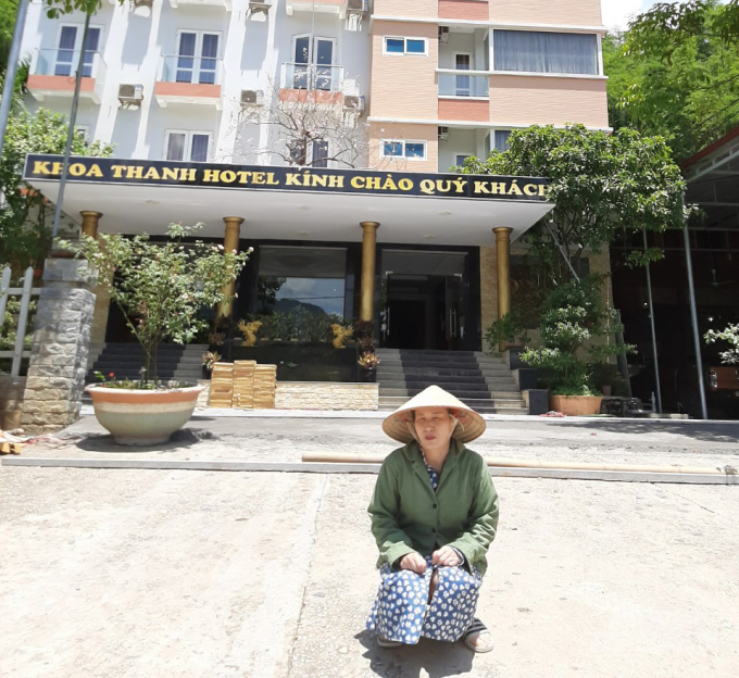 Theo bà Khà Thị Thủy, 1.000 đất mầu của gia đình mình  (đã được cấp Giấy chứng nhận quyền sử dụng đất) biến thành khách sạn của người khác sau gần 10 năm bà ly hương. Minh Phúc.