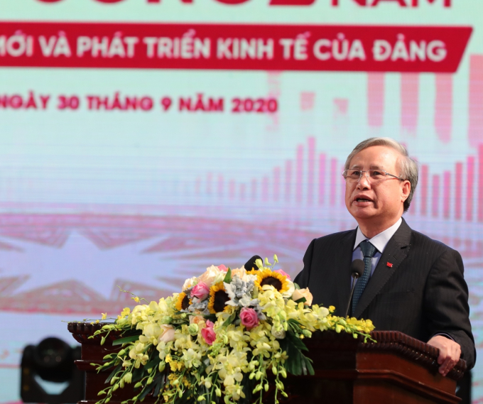 Ủy viên Bộ Chính trị, Thường trực Ban Bí thư Trần Quốc Vượng phát biểu tại chương trình 'Ban Kinh tế Trung ương - 70 năm với sự nghiệp đổi mới và phát triển kinh tế của Đảng' ngày 30/10. Ảnh: VGP.