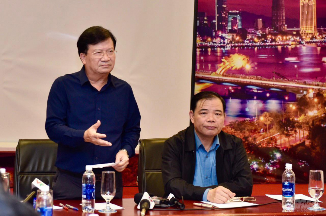Phó Thủ tướng Trịnh Đình Dũng phát biểu chỉ đạo tại cuộc họp ứng phó bão số 9 vừa diễn ra vào trưa 28/10 tại Đà Nẵng.