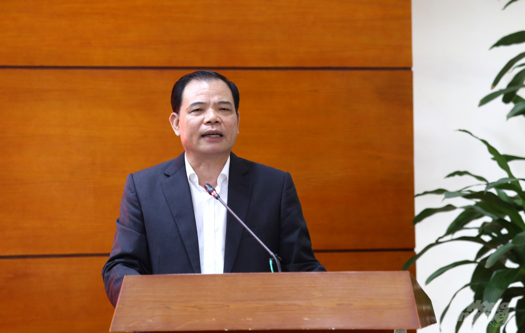 Bộ trưởng Bộ NN-PTNT Nguyễn Xuân Cường phát biểu tại hội nghị, sáng 23/11. Ảnh: Minh Phúc.