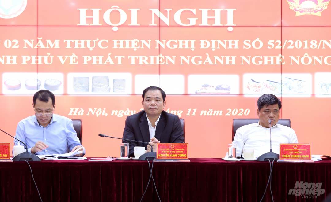 Hội nghị Sơ kết 2 năm thực hiện Nghị định số 52 của Chính phủ về phát triển ngành nghề nông thôn được Bộ NN-PTNT và Bộ Công thương tổ chức sáng 23/11 tại Hà Nội. Ảnh: Minh Phúc.