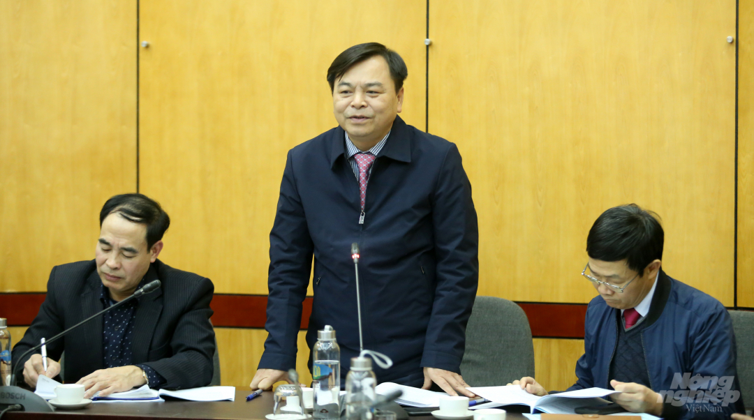 Thứ trưởng Bộ NN-PTNT Nguyễn Hoàng Hiệp (giữa) dự hội nghị Tổng kết công tác năm 2020 và triển khai nhiệm vụ trọng tâm năm 2021 của Ban Quản lý Trung ương các dự án Thủy lợi vào chiều 8/1. Ảnh: Minh Phúc.