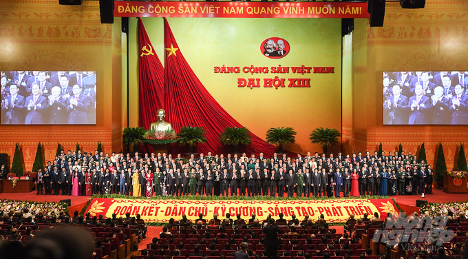 Ban chấp hành Trung ương Đảng khóa XIII ra mắt Đại hội.