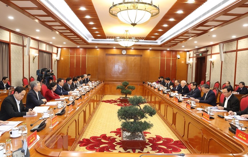 Quang cảnh phiên họp đầu tiên của Bộ Chính trị, Ban Bí thư khóa XIII. Ảnh: TTXVN.
