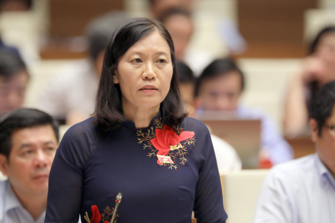 Bà Lê Thị Nga - Chủ nhiệm Ủy ban Tư pháp của Quốc hội trình bày báo cáo thẩm tra công tác của ngành Kiểm sát nhân dân tối cao và Tòa án nhân dân nhiệm kỳ 2016 - 2021.