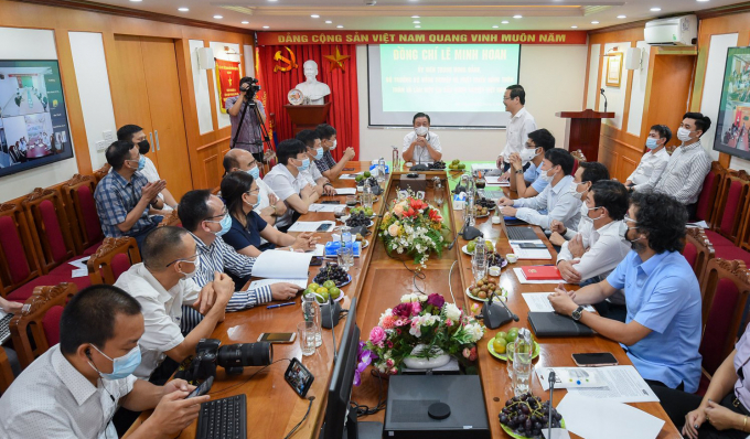 Buổi làm việc giữa Bộ trưởng Lê Minh Hoan và Báo NNVN vào sáng 22/5. Ảnh: Đinh Tùng.