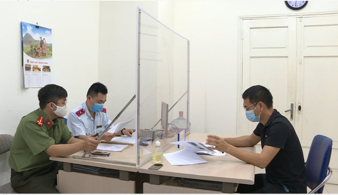 Sở TT&TT Hà Nội xử phạt vi phạm hành chính đối với ông Trần Văn Duy - chủ tài khoản facebook có tên 'Hà Nội Phố' do có hành vi 'cung cấp thông tin sai sự thật'.